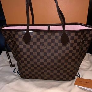 Louis Vuitton Neverfull Mm with Rose interior.